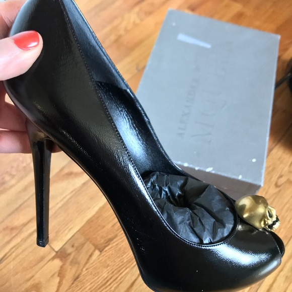 Alexander McQueen Skull Peeptoe Pump - Picture 3 of 5